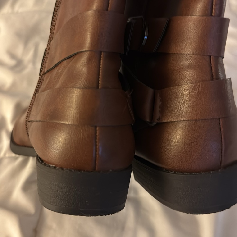 Women’s Size 7 Boot
Style & Co - Picture 5 of 8